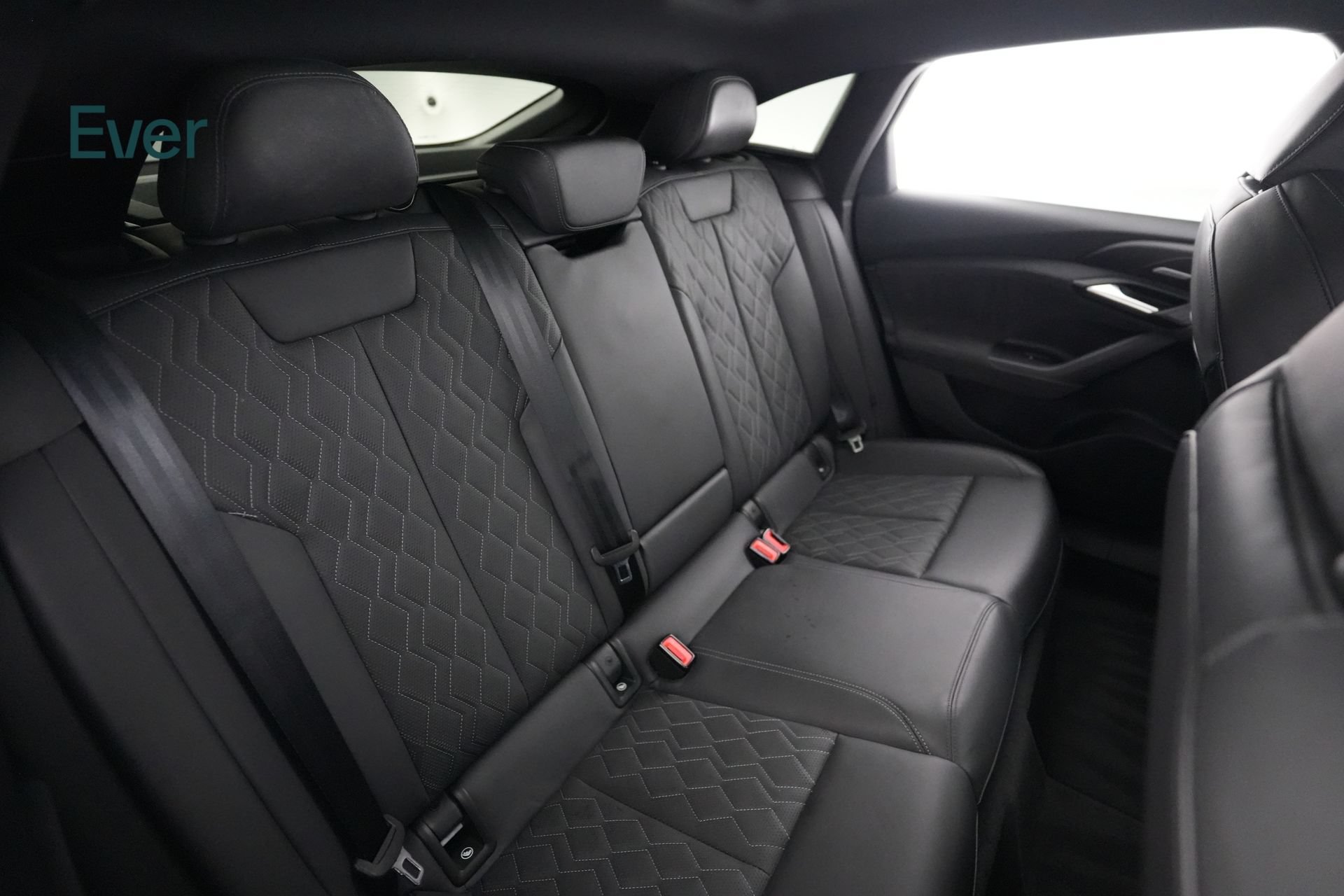Used 2025 Audi S6 e-tron Premium Plus w/ Premium Plus AWD/4WD image 5