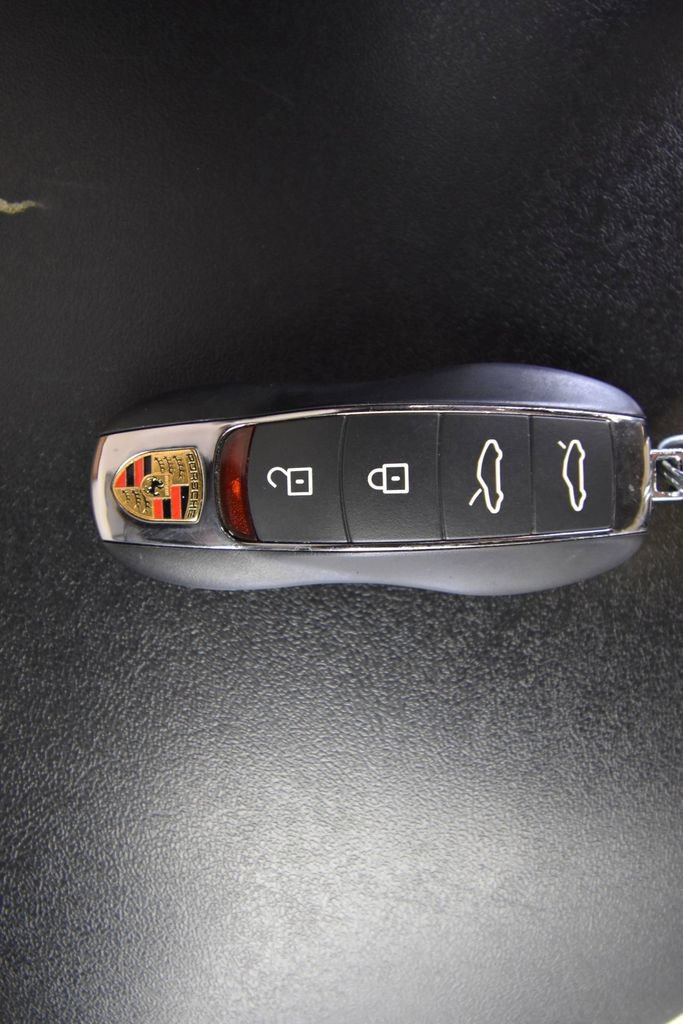 Used 2025 Porsche 718 Cayman RWD image 40