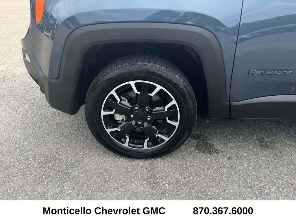 Used 2023 Jeep Renegade Latitude w/ Sun/Sound Group AWD/4WD image 28