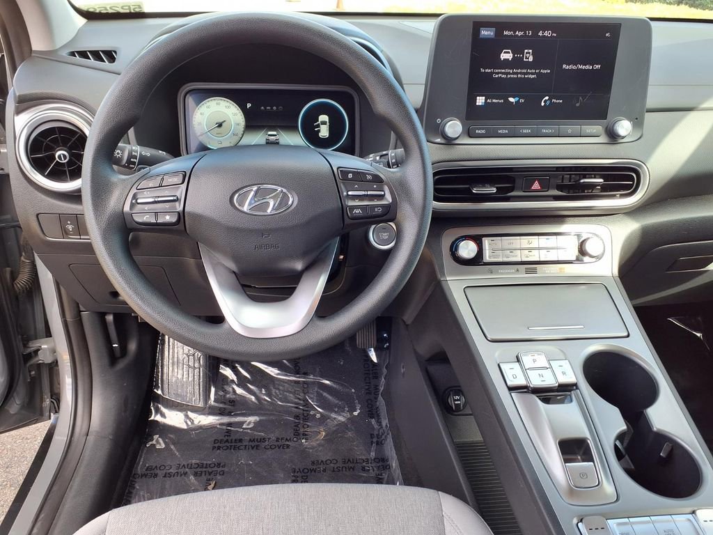 Used 2023 Hyundai Kona SE image 11