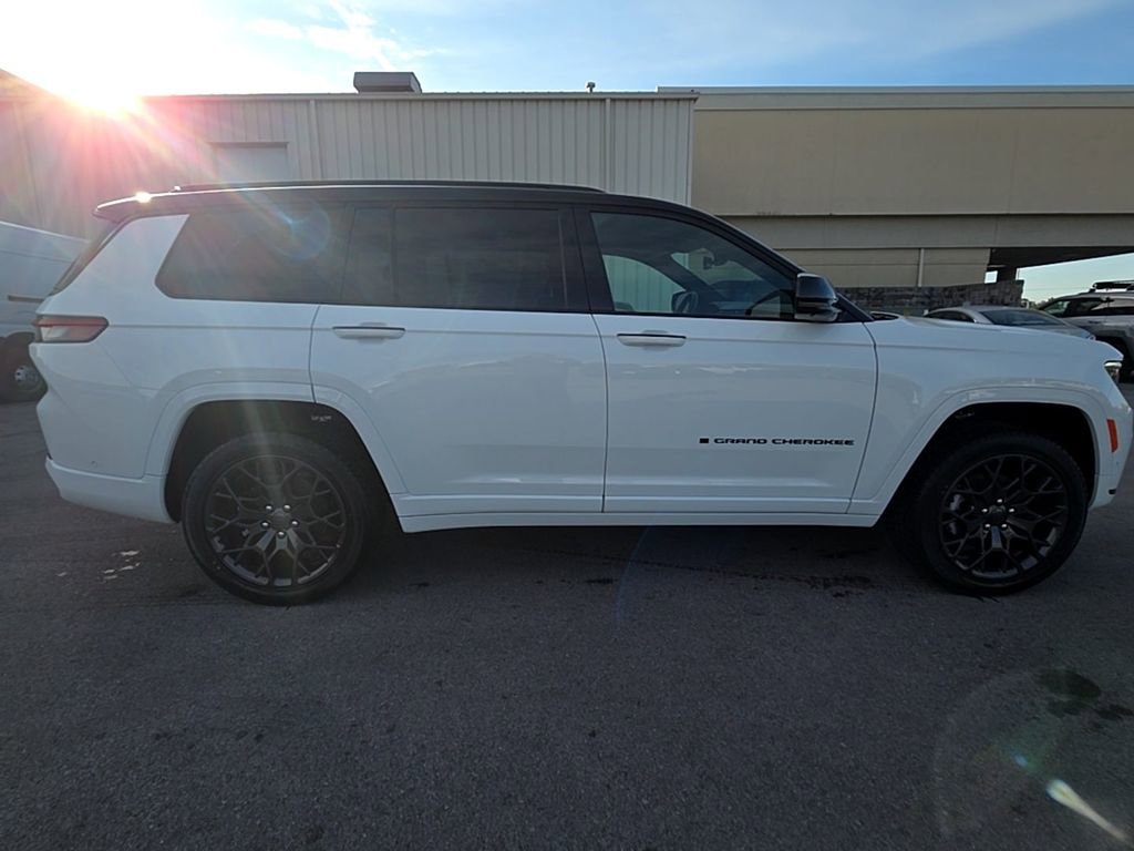 New 2025 Jeep Grand Cherokee L Summit image 4