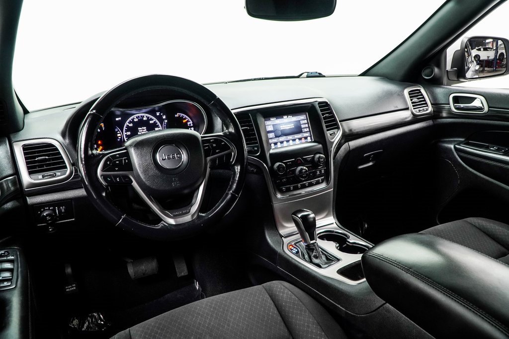 Used 2021 Jeep Grand Cherokee Laredo image 5