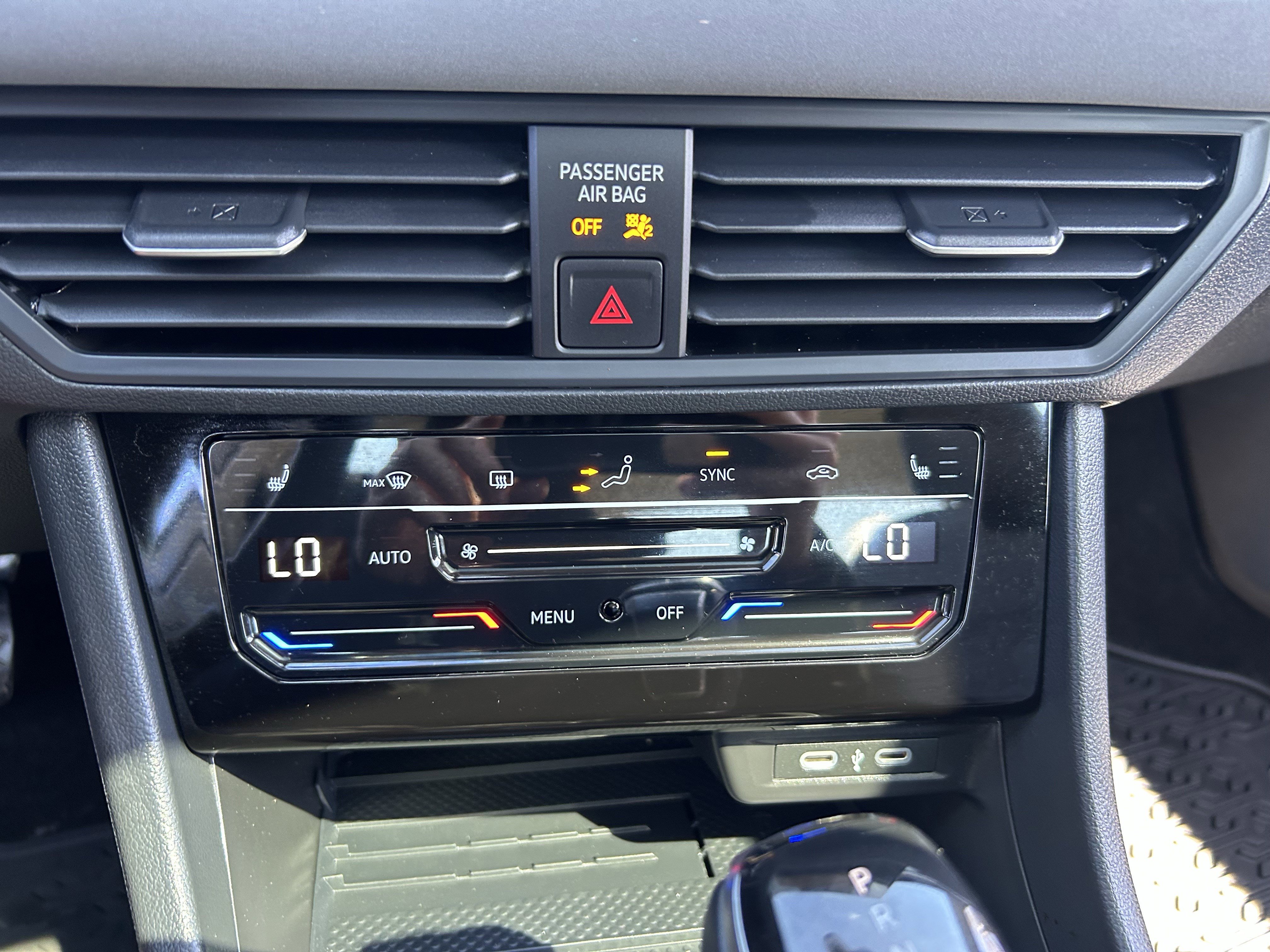 Used 2025 Volkswagen Jetta SE image 14