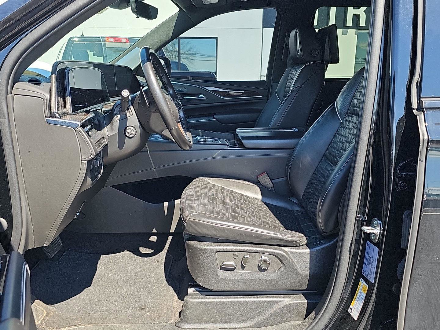 Used 2023 Cadillac Escalade Sport Platinum AWD/4WD image 6