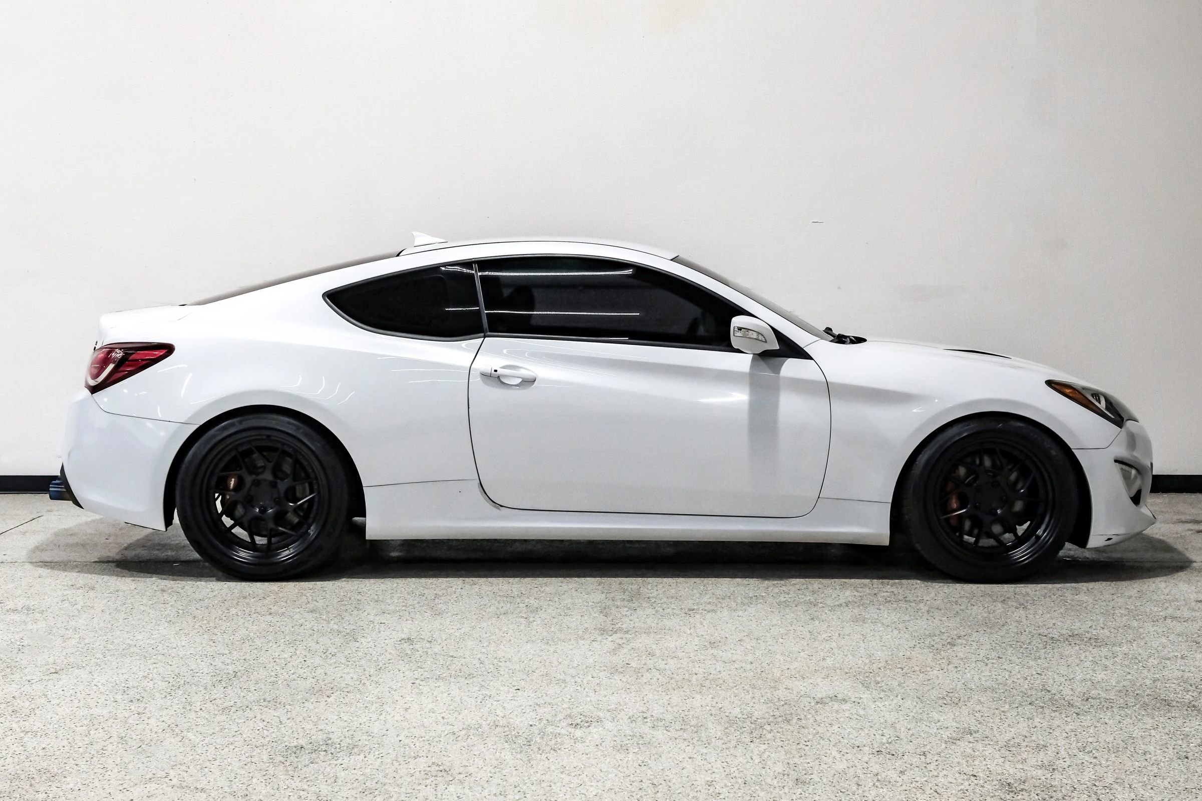 Used 2016 Hyundai Genesis Coupe 3.8 image 5