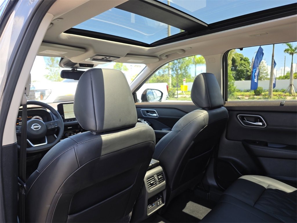 Used 2022 Nissan Rogue Platinum w/ Head-Up Display Package image 19