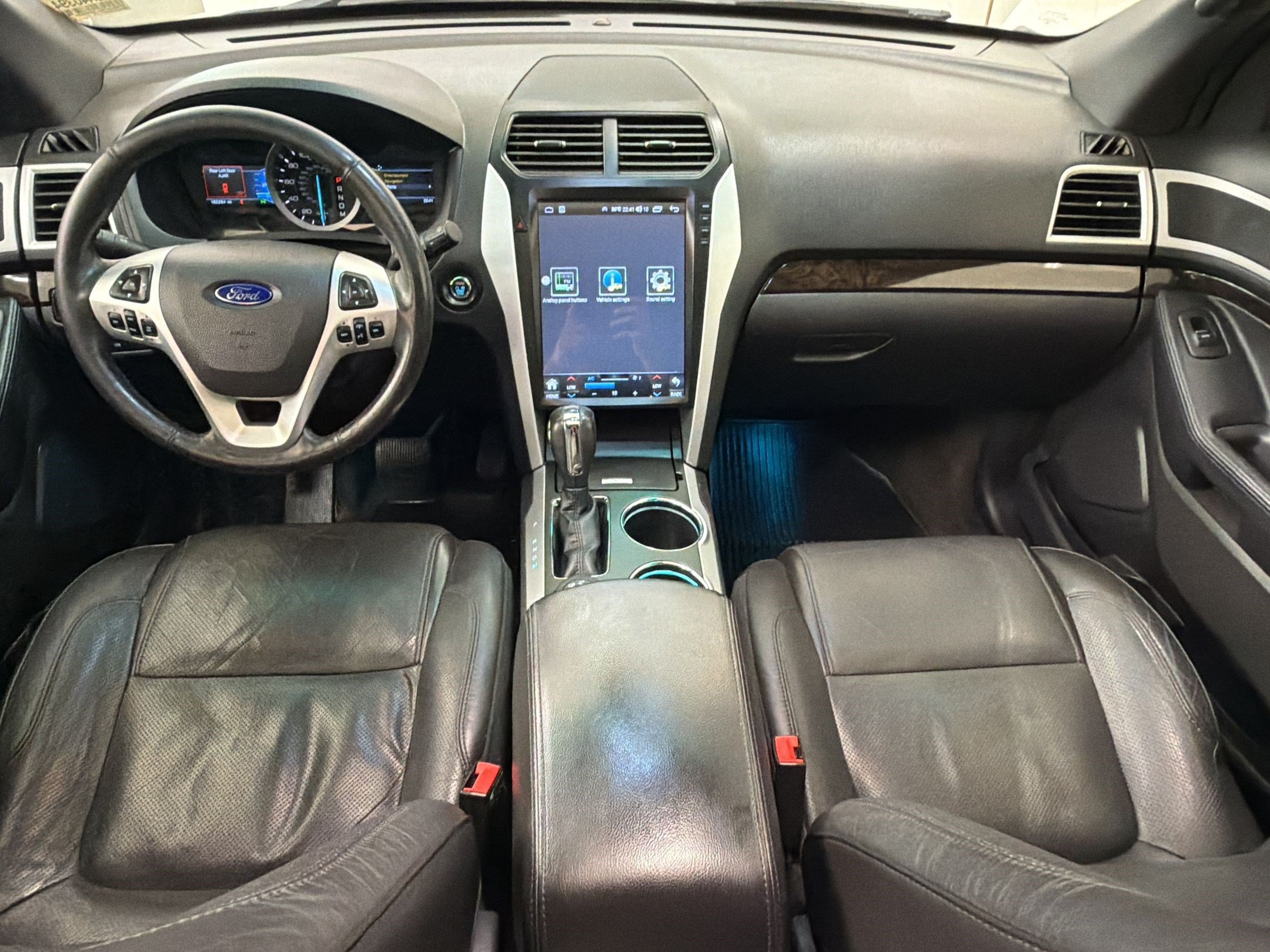 Used 2014 Ford Explorer Limited w/ Equipment Group 301A AWD/4WD image 15