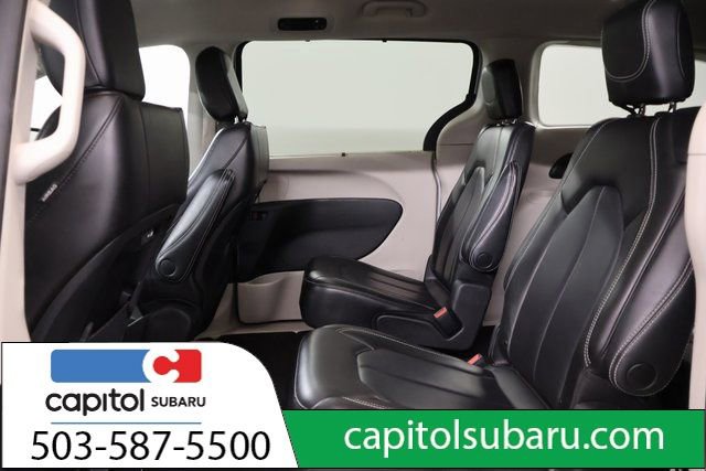 Used 2023 Chrysler Pacifica Touring-L image 27