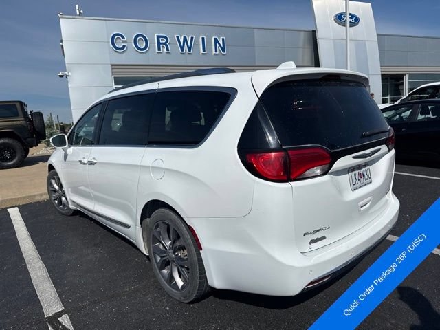 Used 2017 Chrysler Pacifica Limited FWD image 4