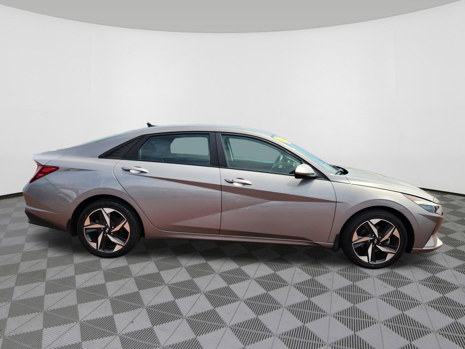 Certified 2023 Hyundai Elantra SEL w/ Preferred Accessory Package FWD image 6