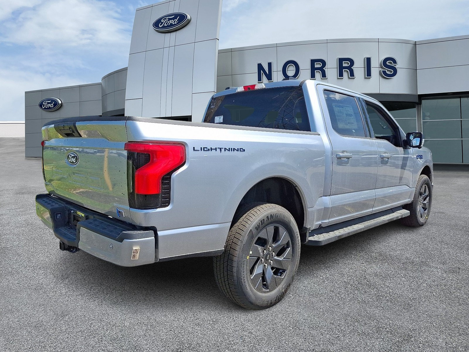 New 2025 Ford F150 Lightning Flash AWD/4WD image 4
