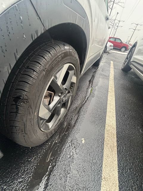 Used 2022 Hyundai Venue SEL image 4