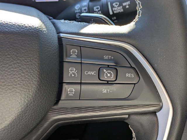 Used 2024 Jeep Grand Cherokee Altitude AWD/4WD image 27