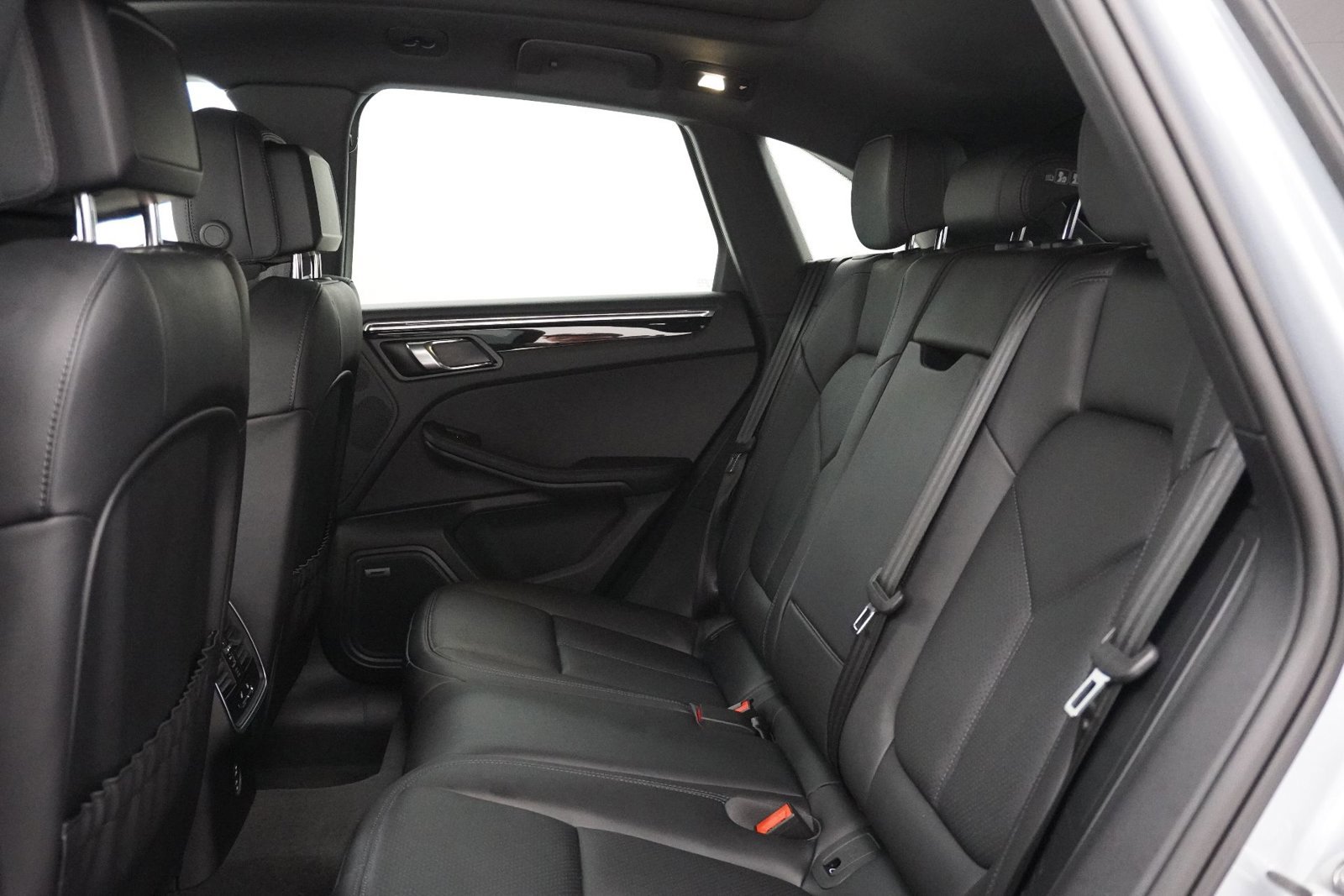 Certified 2026 Porsche Macan image 24