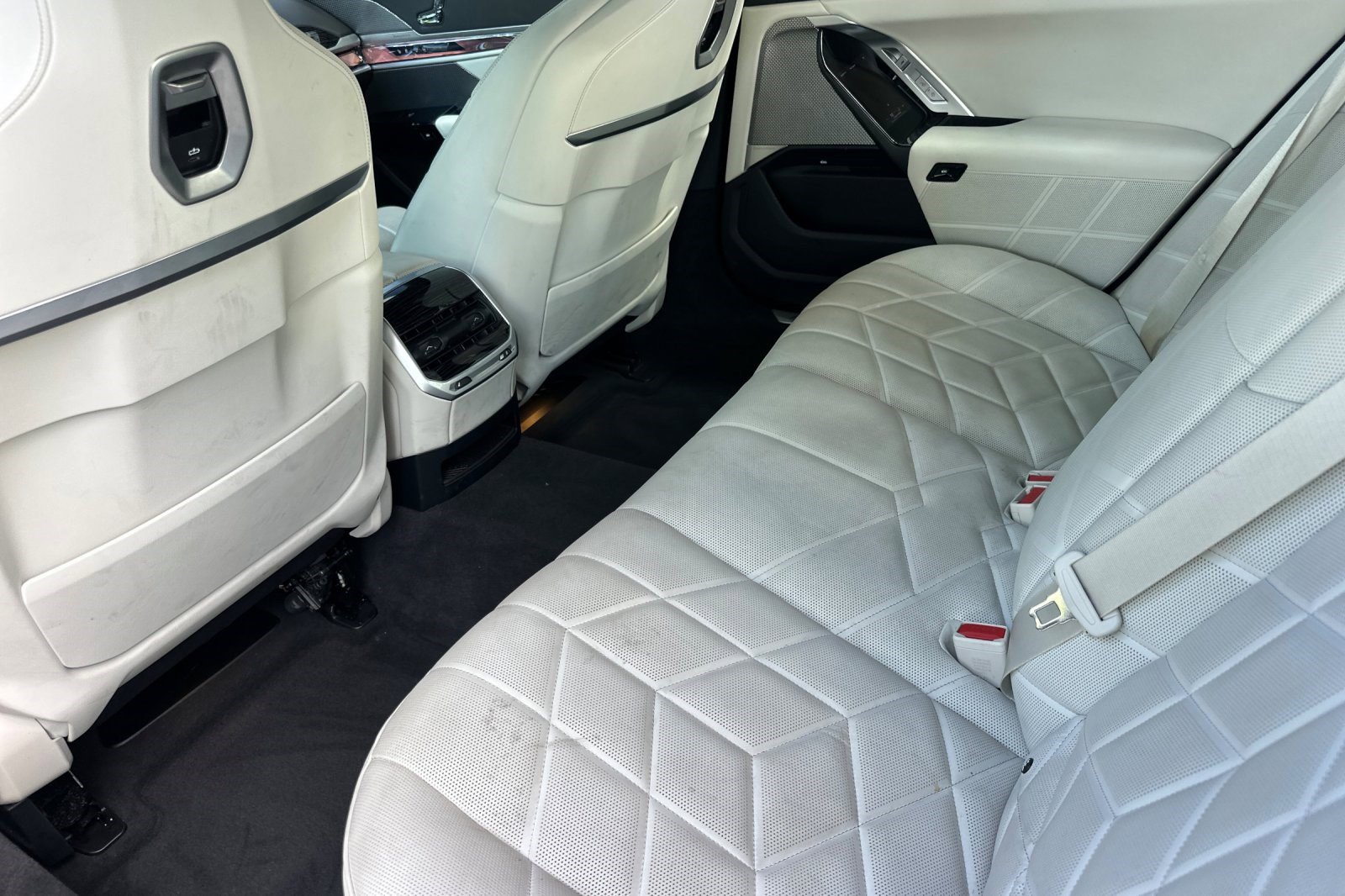 Certified 2025 BMW 740i w/ Premium Package image 15