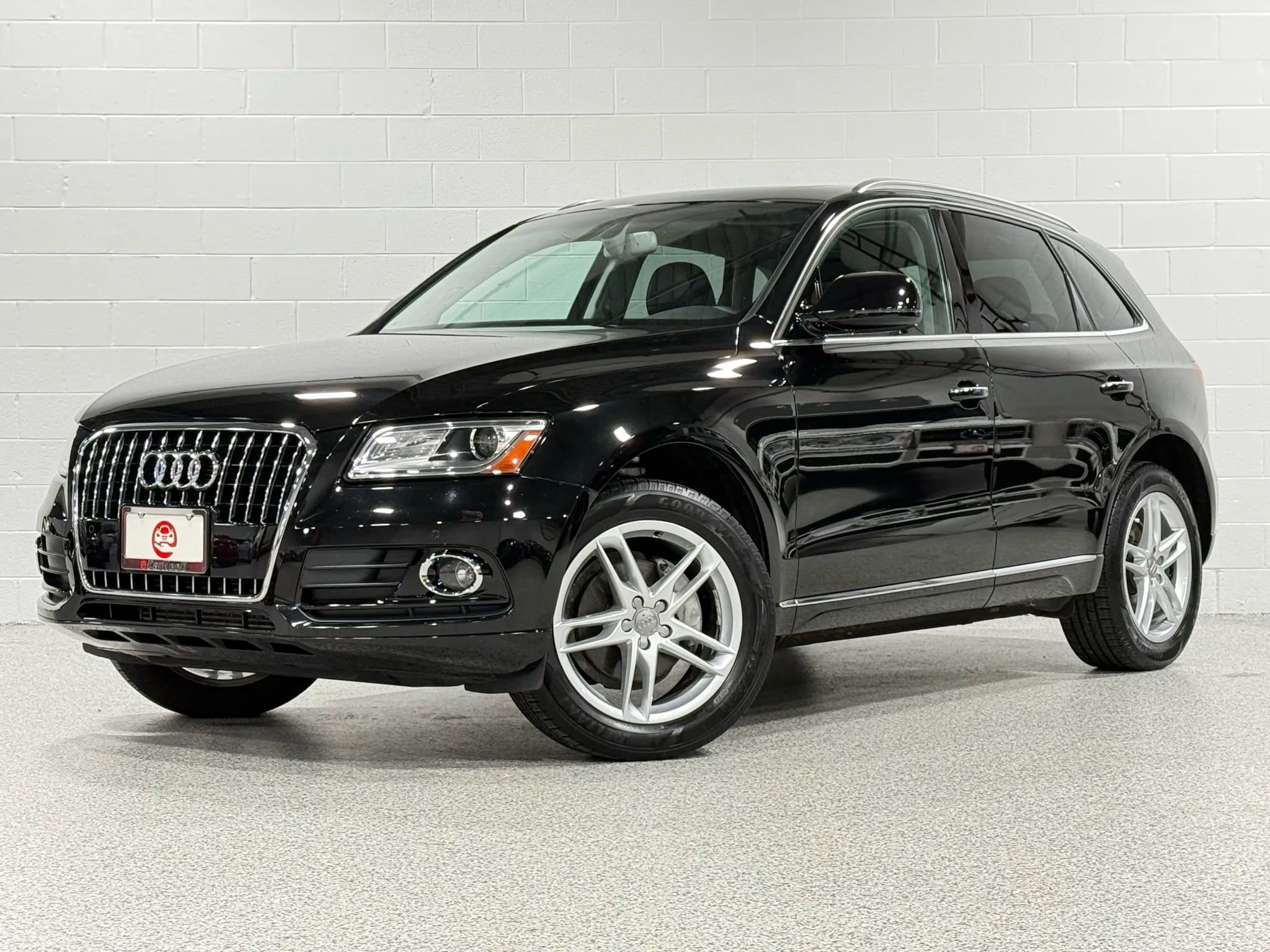 Used 2016 Audi Q5 2.0T Premium Plus w/ Technology Package image 2