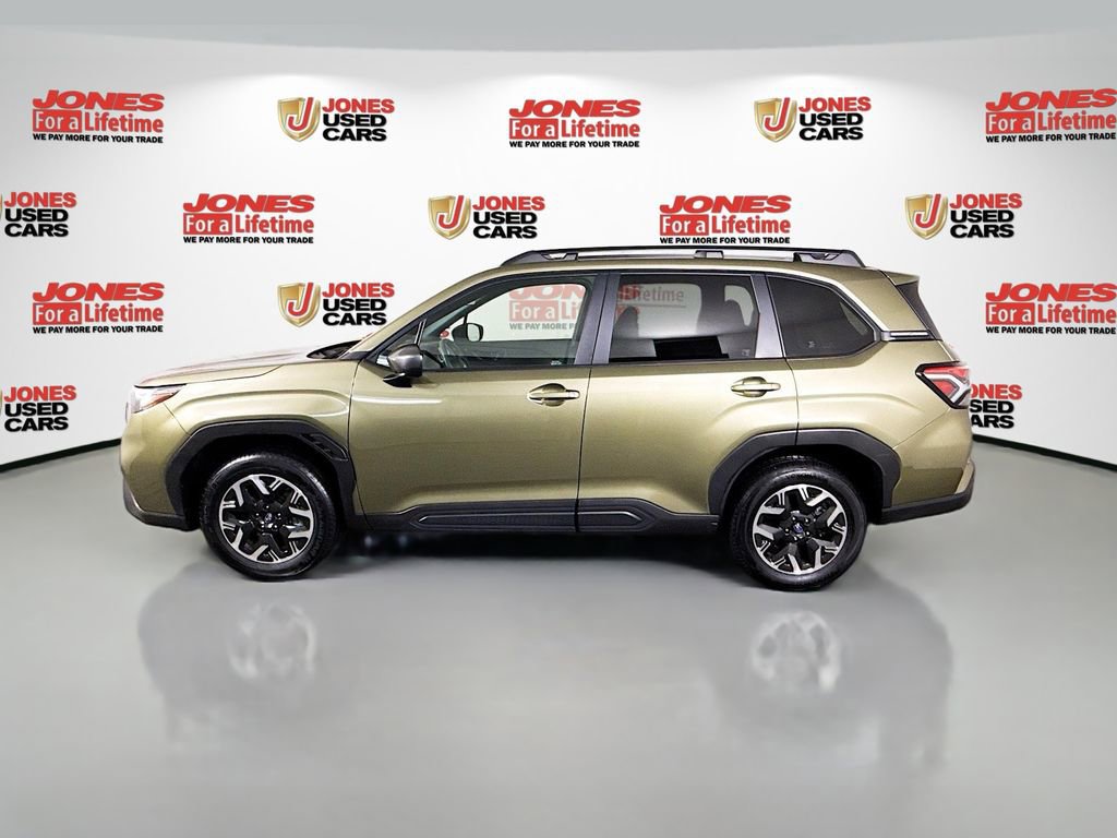 Used 2025 Subaru Forester Premium image 13