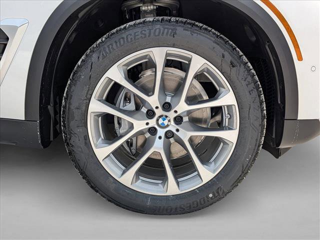 New 2026 BMW X5 xDrive40i w/ Premium Package image 9