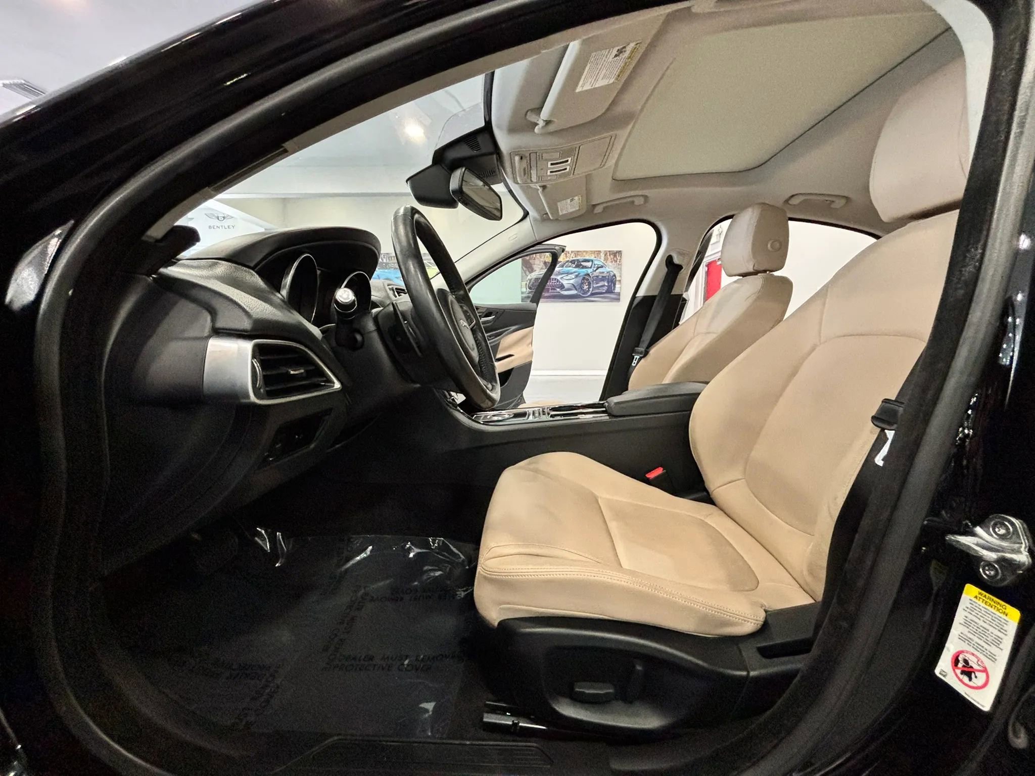 Used 2017 Jaguar XE Premium image 12