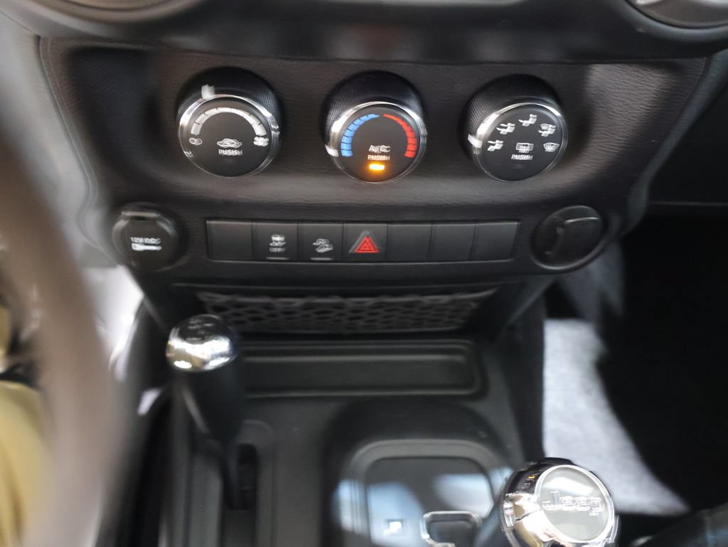 Used 2015 Jeep Wrangler Unlimited Sport AWD/4WD image 27