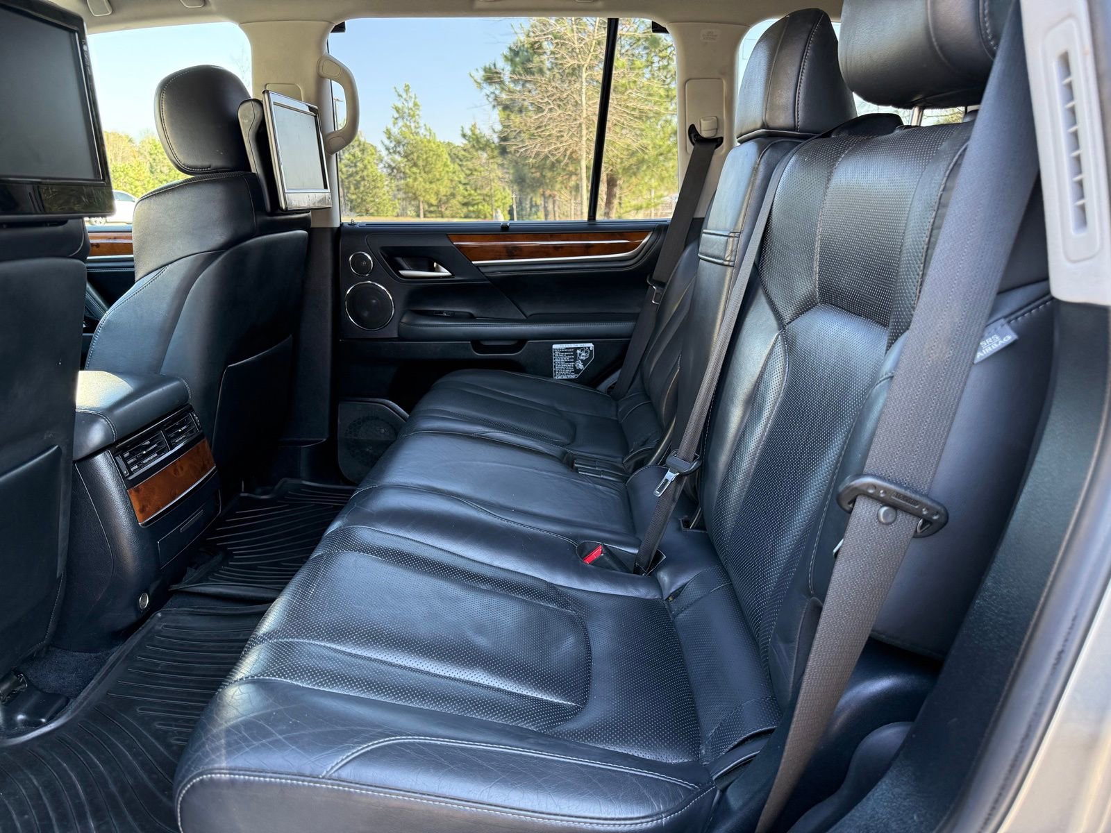 Used 2018 Lexus LX 570 4WD w/ Luxury Package image 38