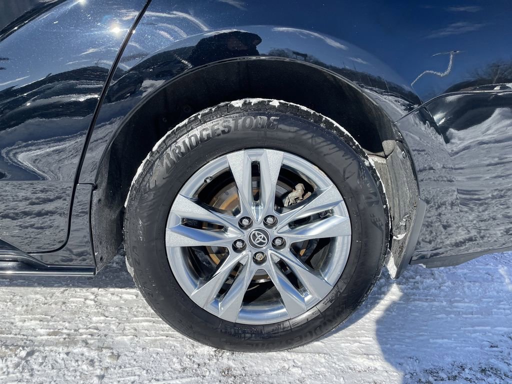 Used 2023 Toyota Sienna XLE Woodland Edition image 10