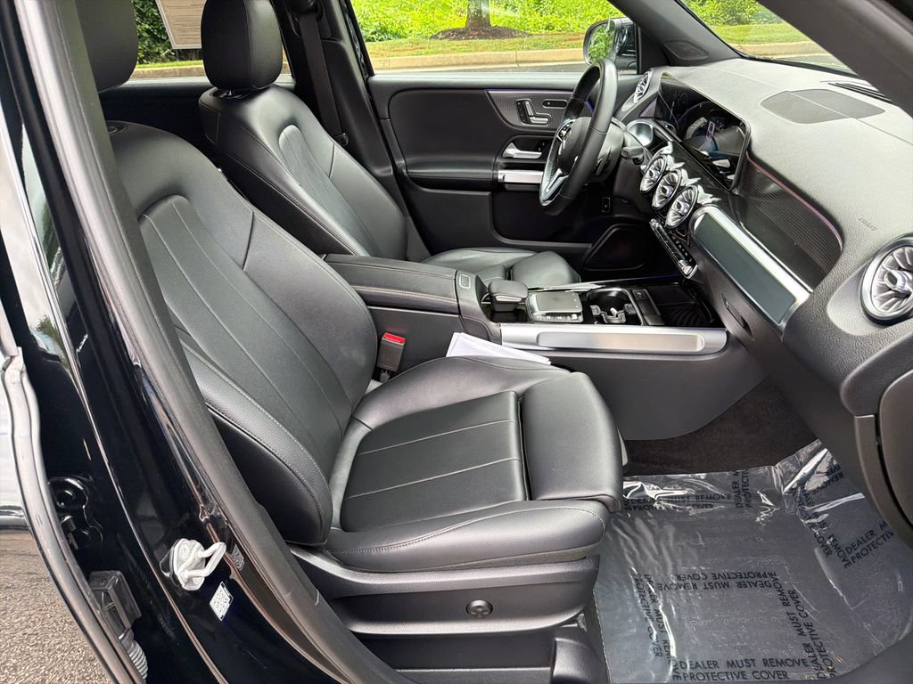Used 2021 Mercedes-Benz GLB 250 4MATIC w/ Premium Package image 13