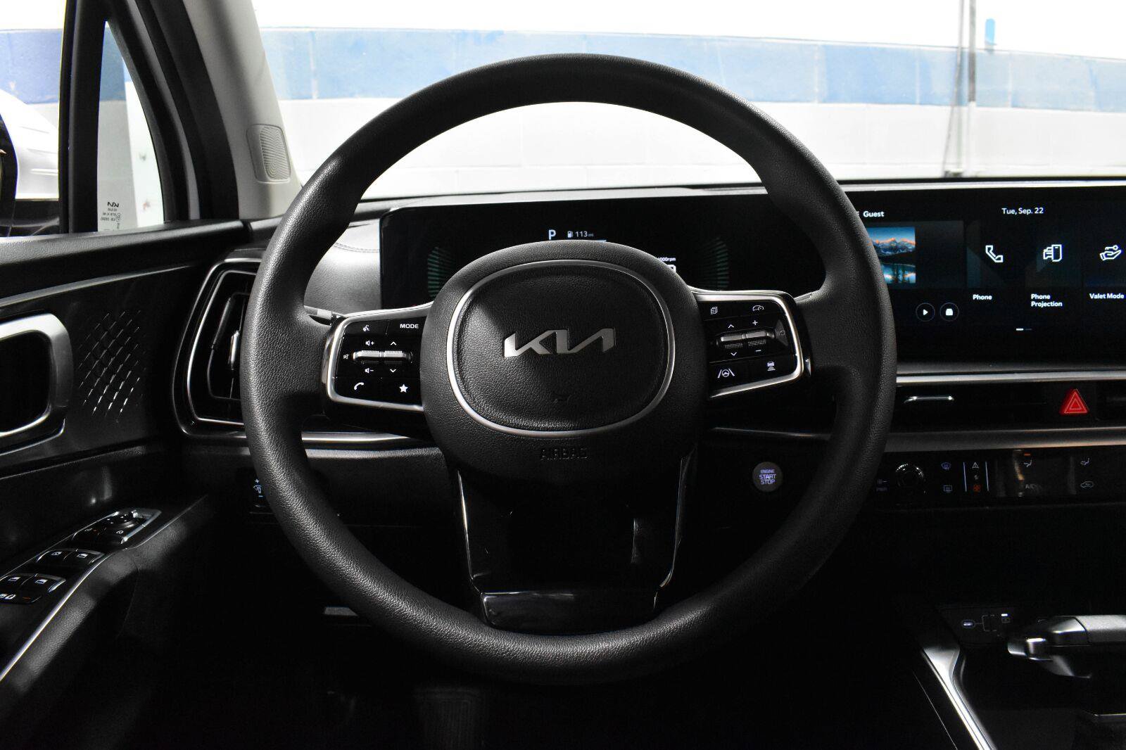 Used 2025 Kia Sorento LX FWD image 7
