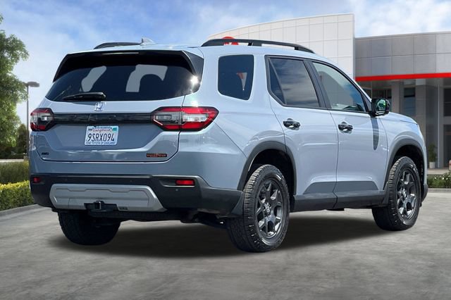 Used 2025 Honda Pilot TrailSport image 4