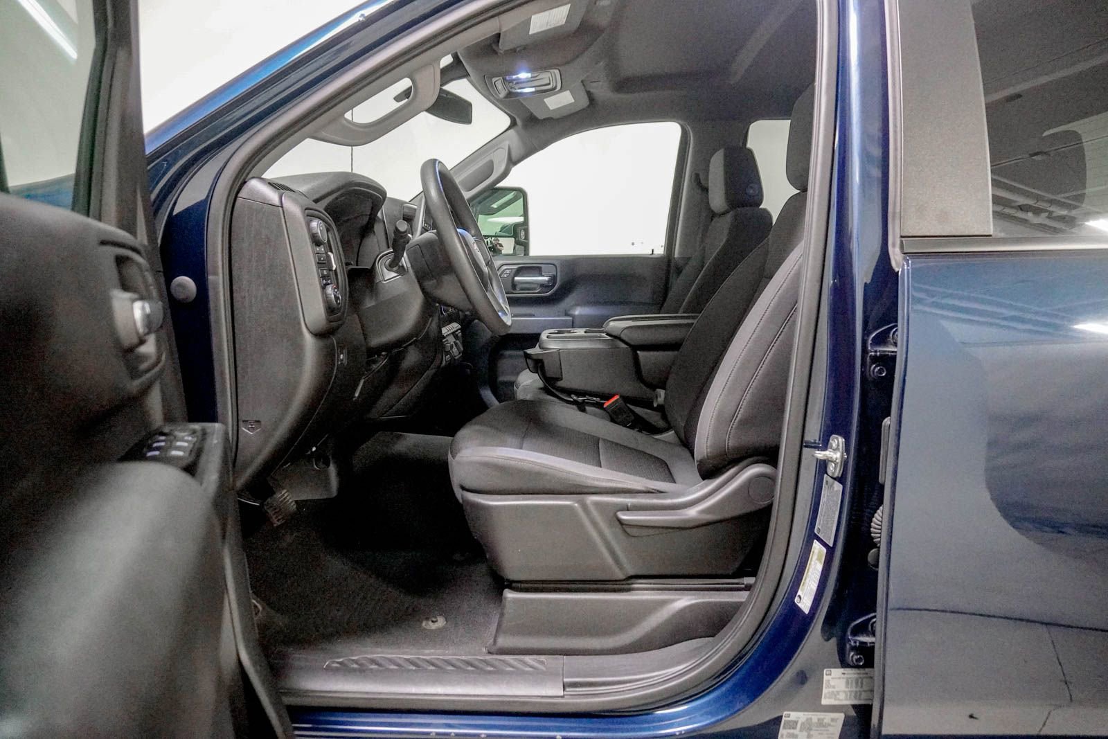 Used 2022 Chevrolet Silverado 2500 Custom w/ Custom Value Package AWD/4WD image 18