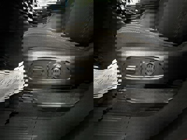 Used 2023 GMC Acadia SLE w/ Driver Convenience Package image 17