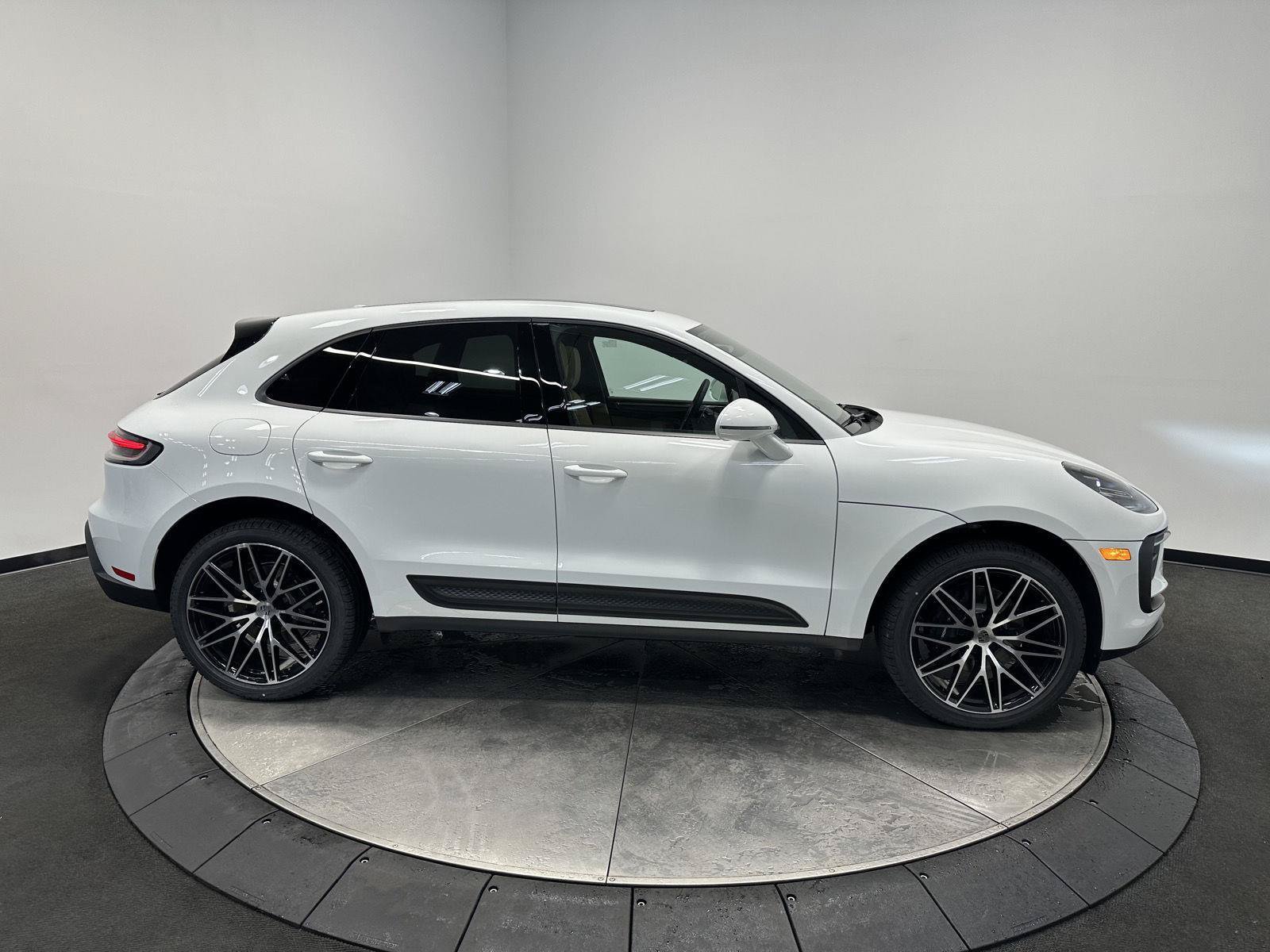 New 2026 Porsche Macan AWD/4WD image 8