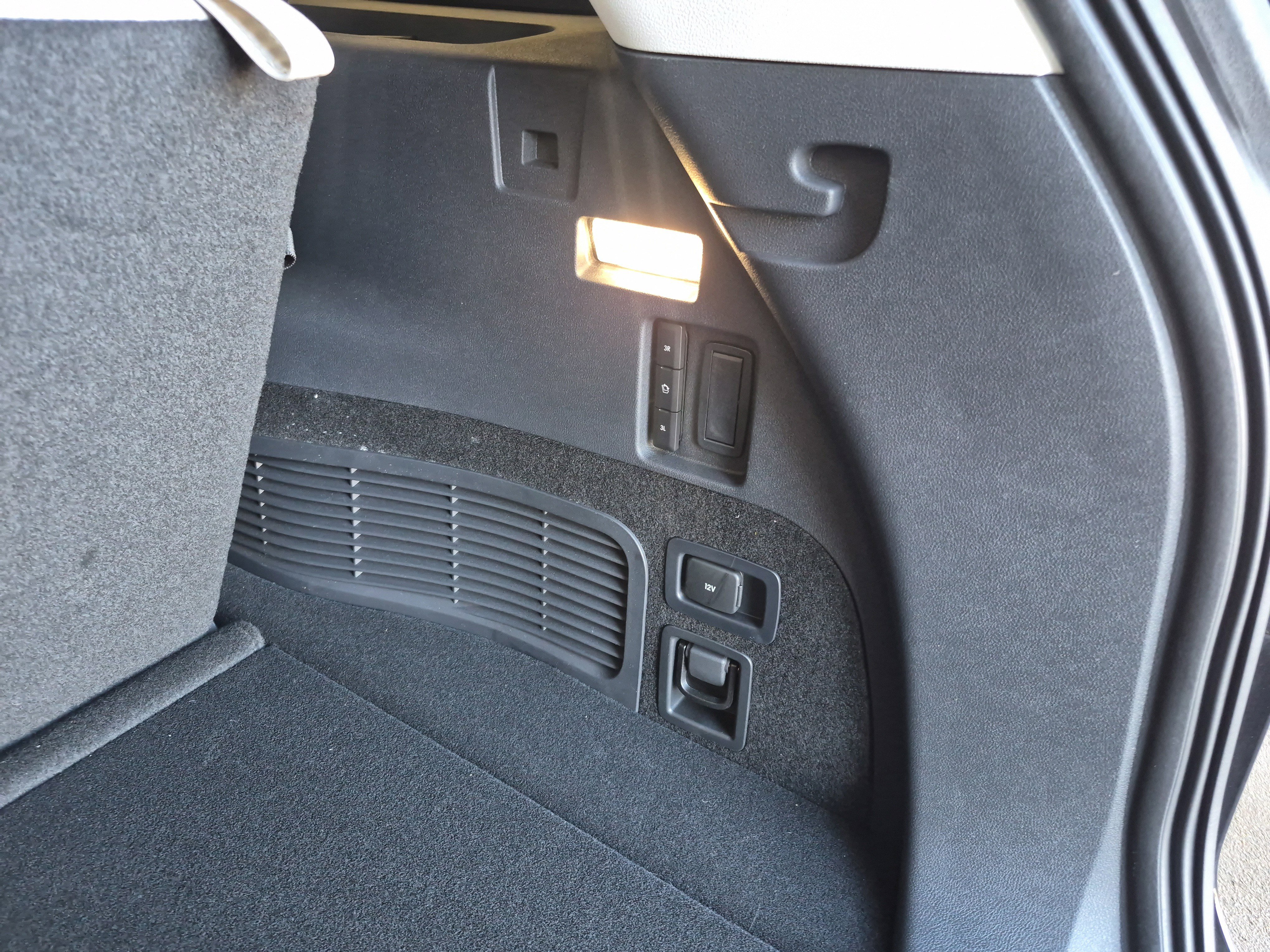 Used 2025 Lincoln Aviator AWD w/ Jet Appearance Package image 18