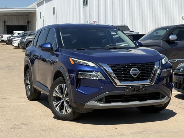 Used 2021 Nissan Rogue SV FWD image 2