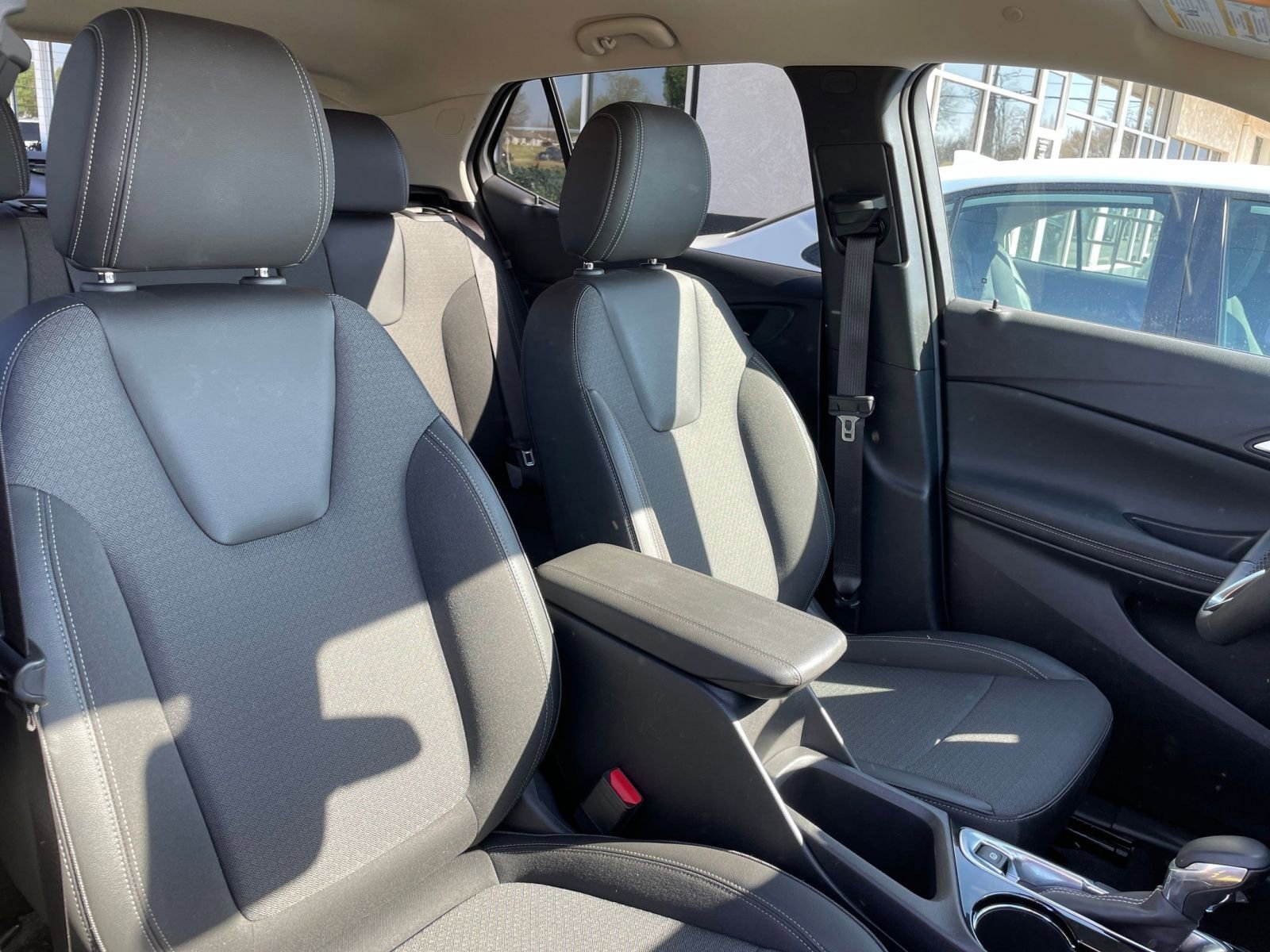 Used 2025 Buick Encore GX Preferred image 35