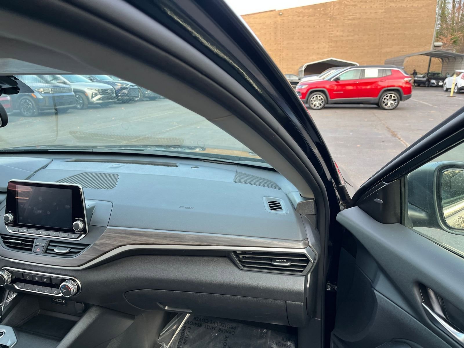 Used 2025 Nissan Altima 2.5 SV image 34