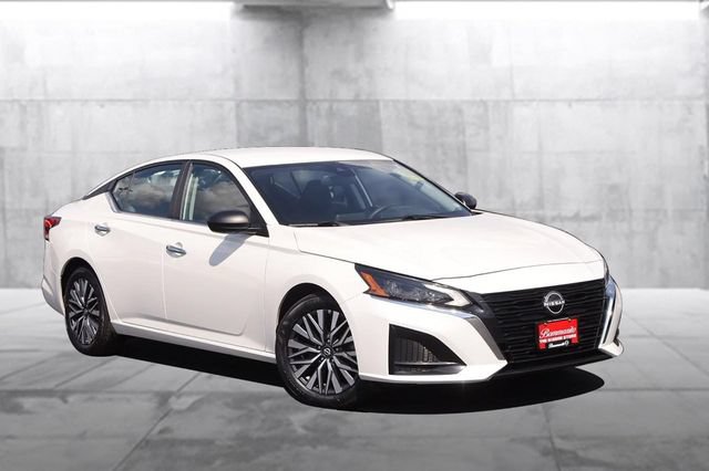 Certified 2025 Nissan Altima 2.5 SV FWD image 2