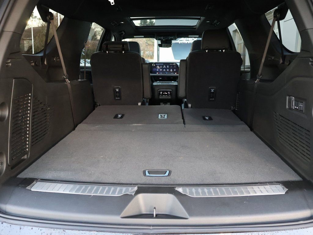 New 2025 Chevrolet Suburban High Country image 36