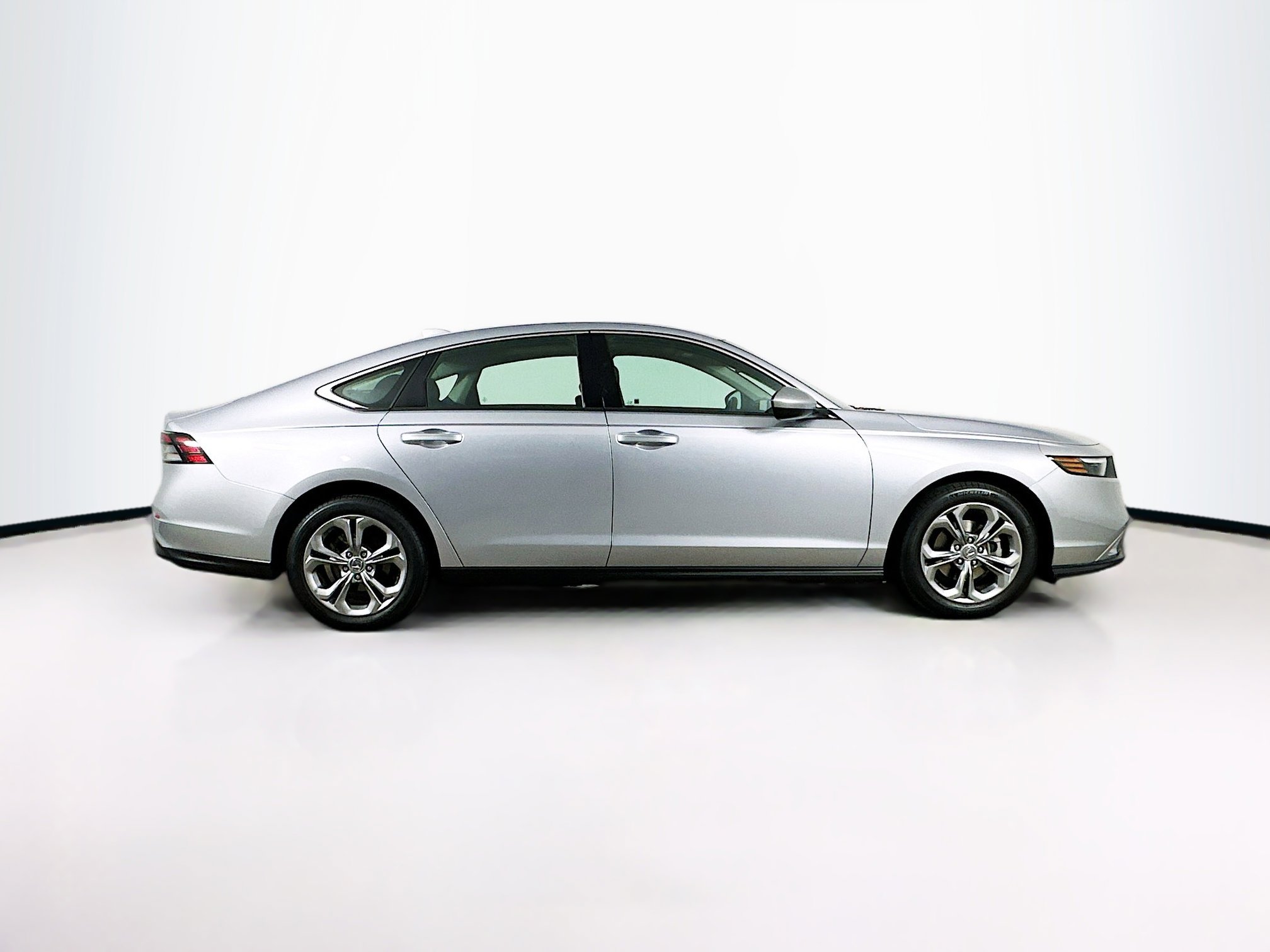 Used 2023 Honda Accord EX image 10