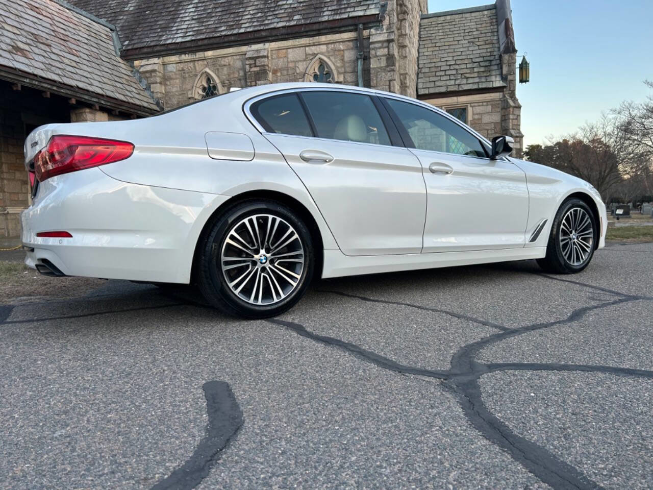 Used 2019 BMW 540i xDrive image 30