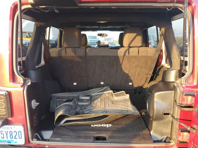 Used 2011 Jeep Wrangler Unlimited Sahara w/ Connectivity Group image 9