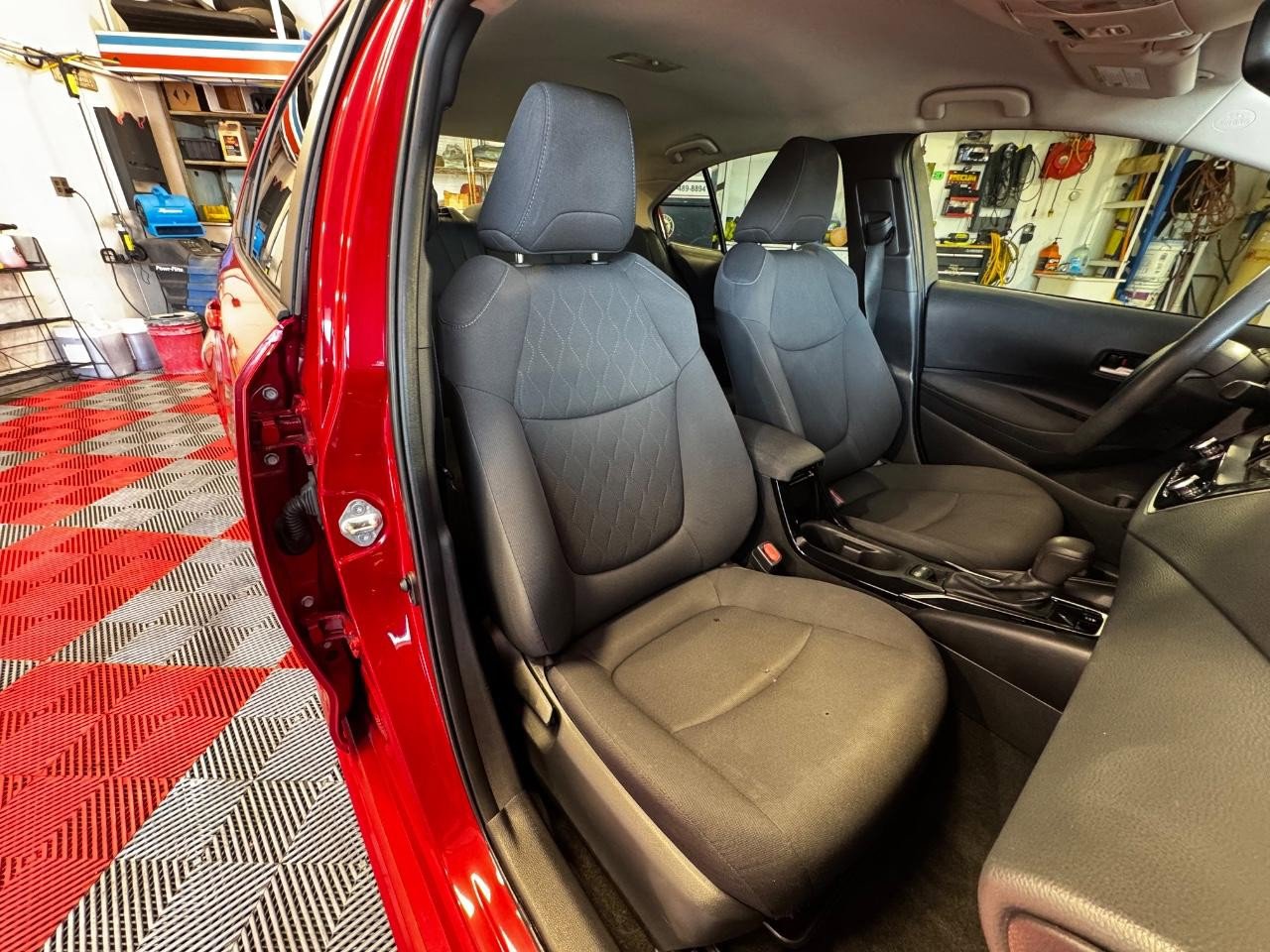 Used 2021 Toyota Corolla LE image 9