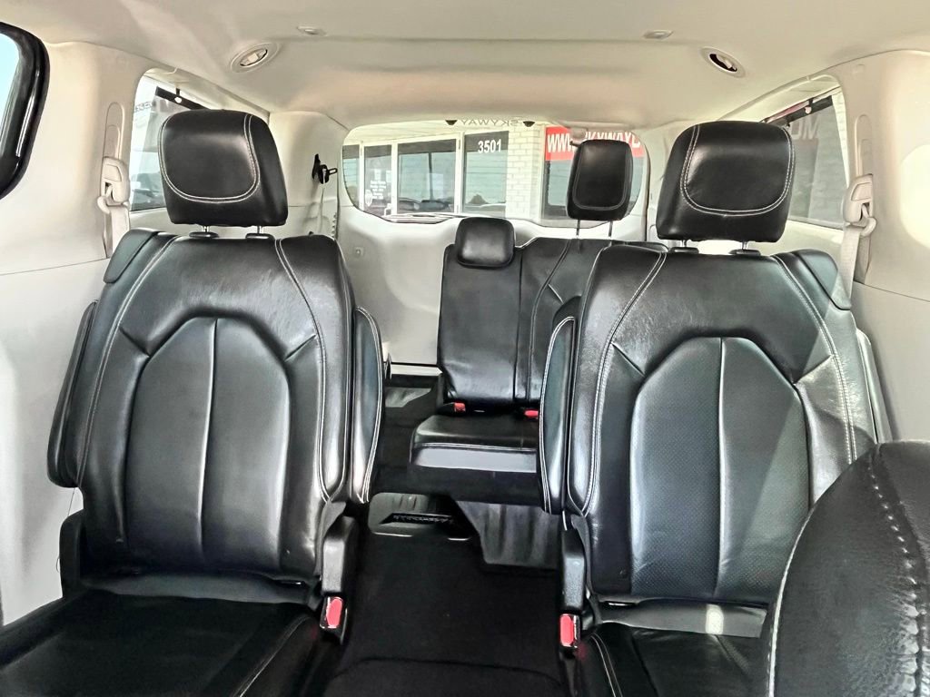 Used 2022 Chrysler Pacifica Touring-L FWD image 9