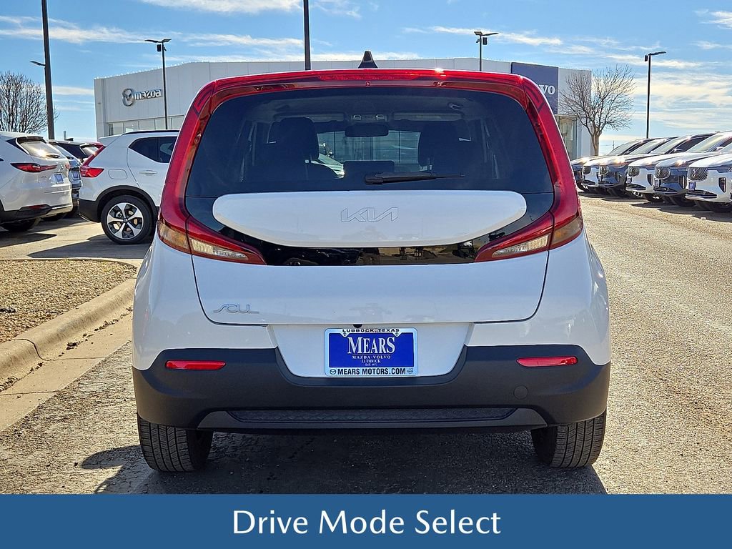 Used 2022 Kia Soul LX image 5