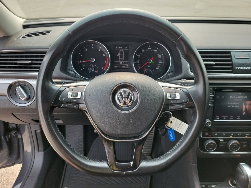 Used 2018 Volkswagen Passat 2.0T FWD image 20