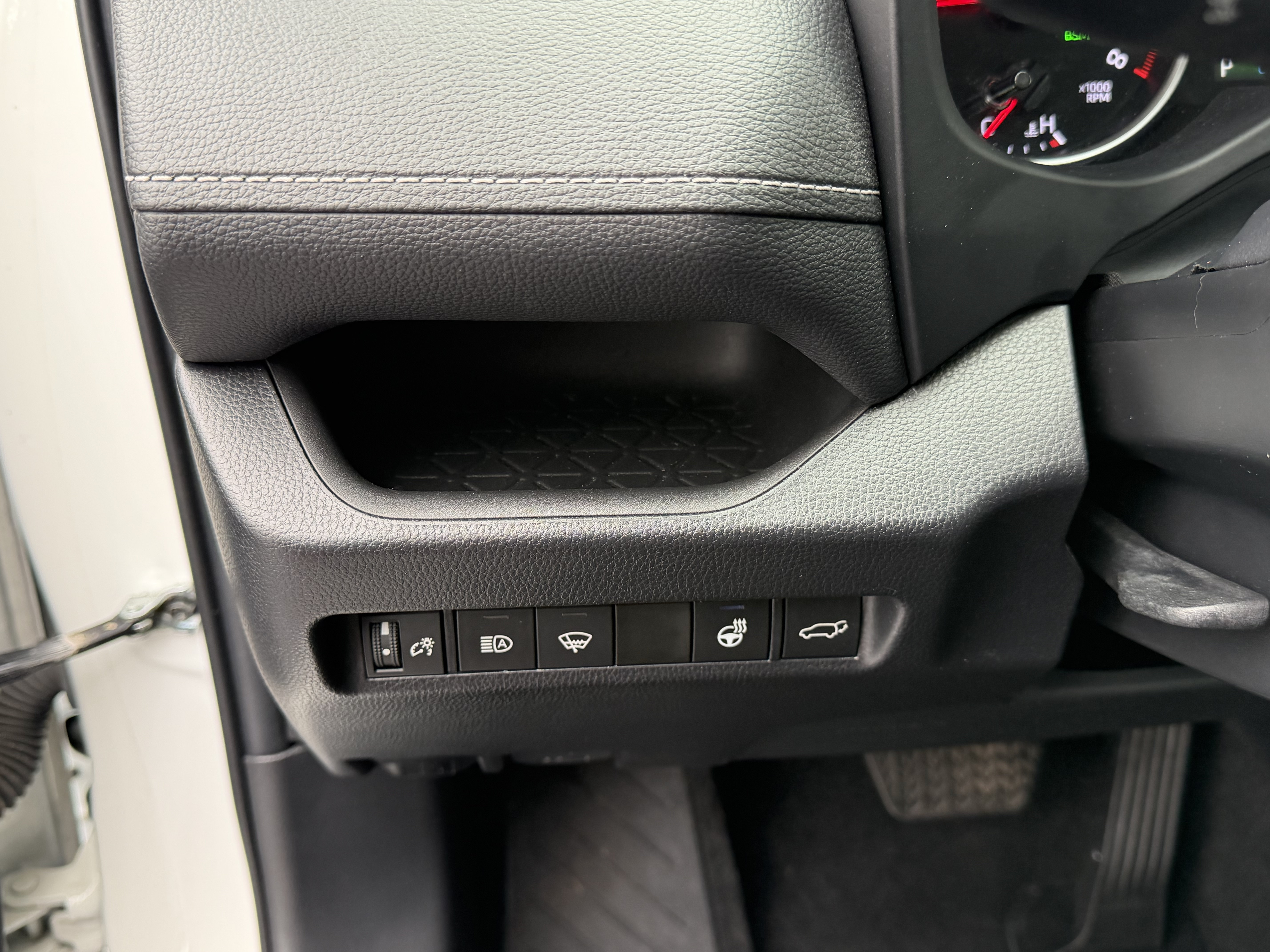 Used 2022 Toyota RAV4 XLE w/ Convenience Package AWD/4WD image 24