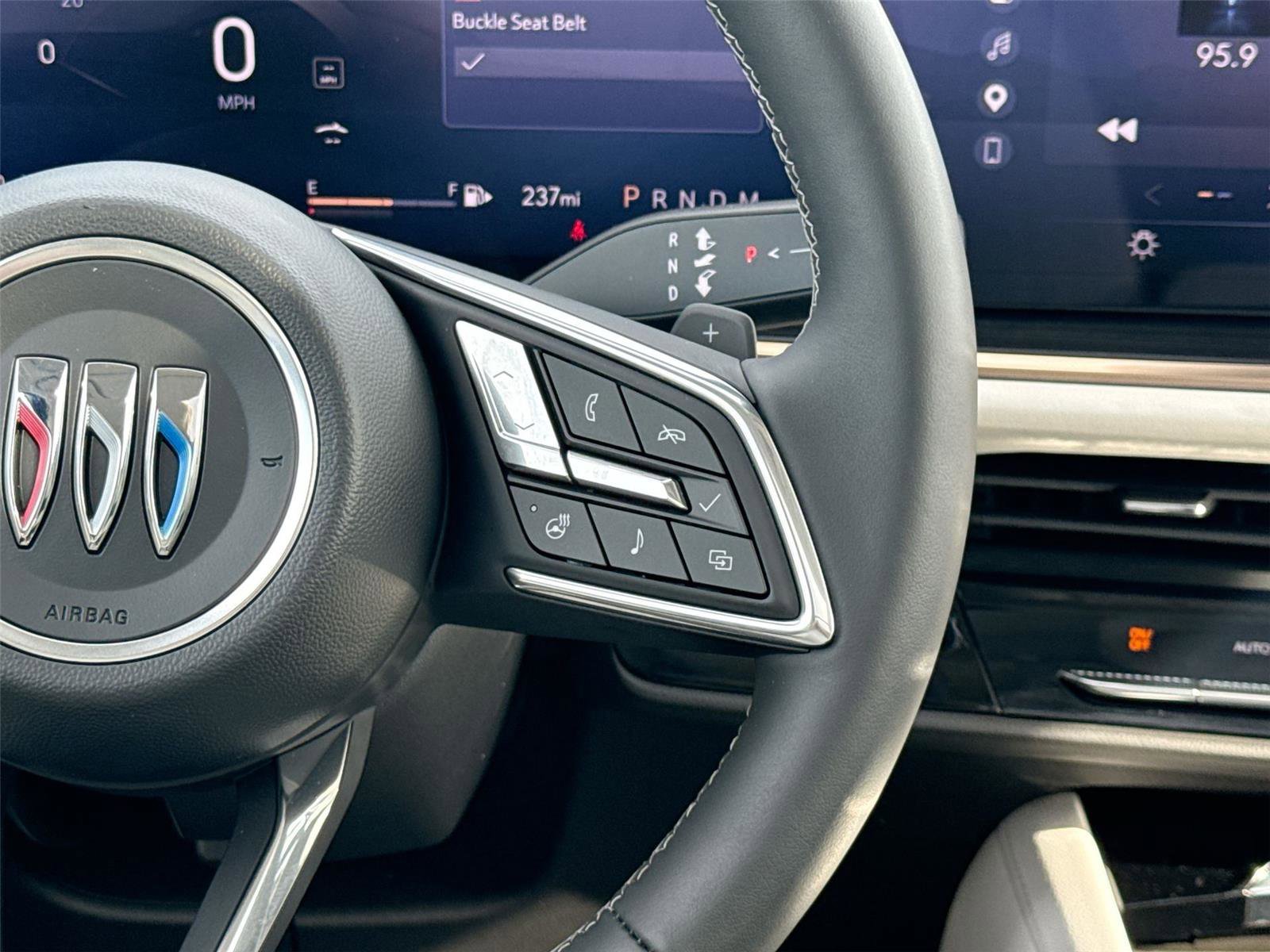 Used 2024 Buick Envision Avenir image 25