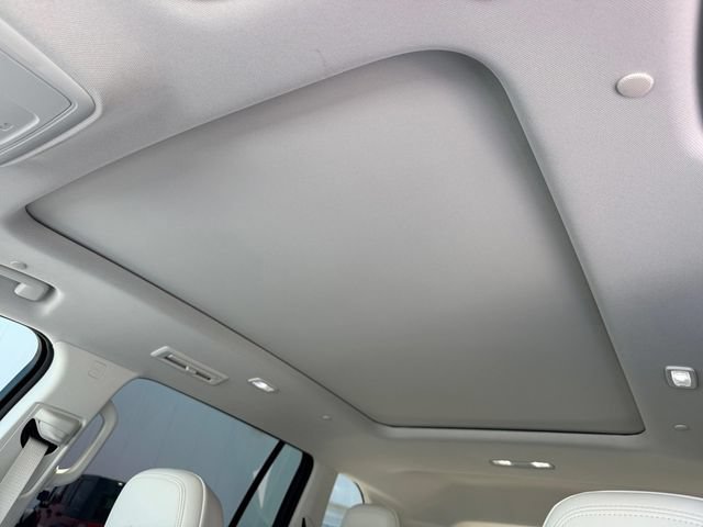 Used 2025 Buick Enclave Avenir AWD/4WD image 23