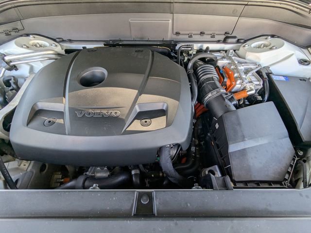 Used 2022 Volvo XC90 T8 R-Design w/ Advanced Package image 11