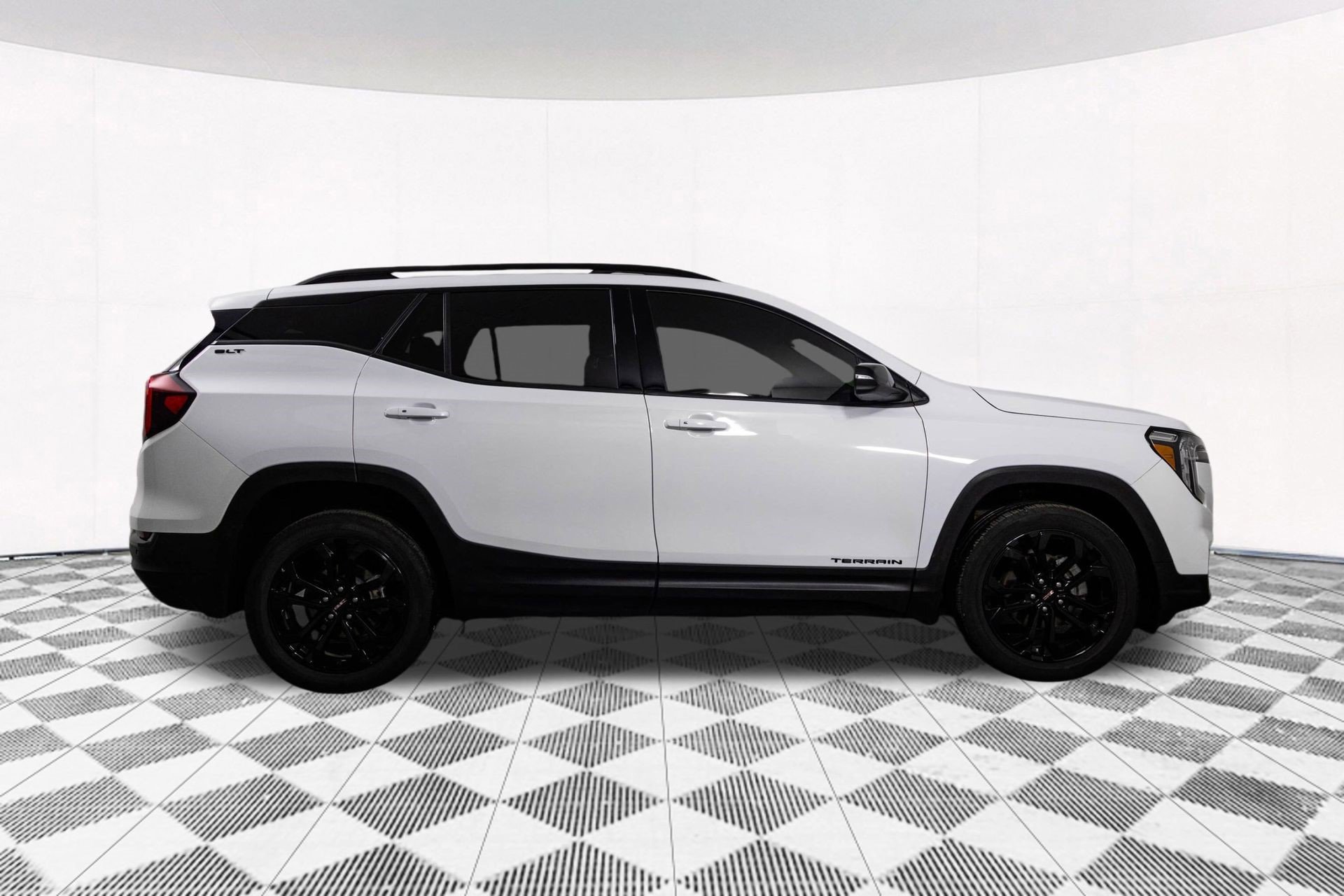 Certified 2022 GMC Terrain SLT w/ Elevation Edition image 17